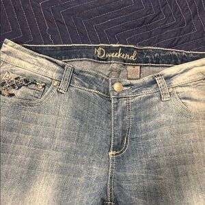 New Directions Blue Capris with Smooth Fabric